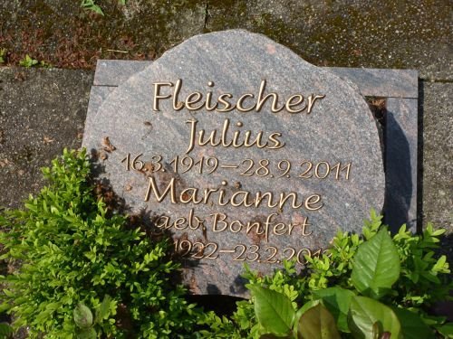 Fleischer Julius 1919-2011 Bonfert Marianne 1922-2011 Grabstein